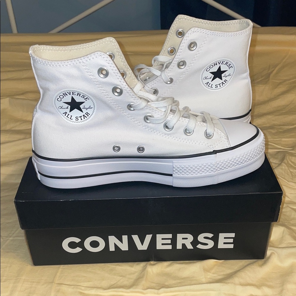 NEW IN BOX Converse Platform High Top Canvas Shoes